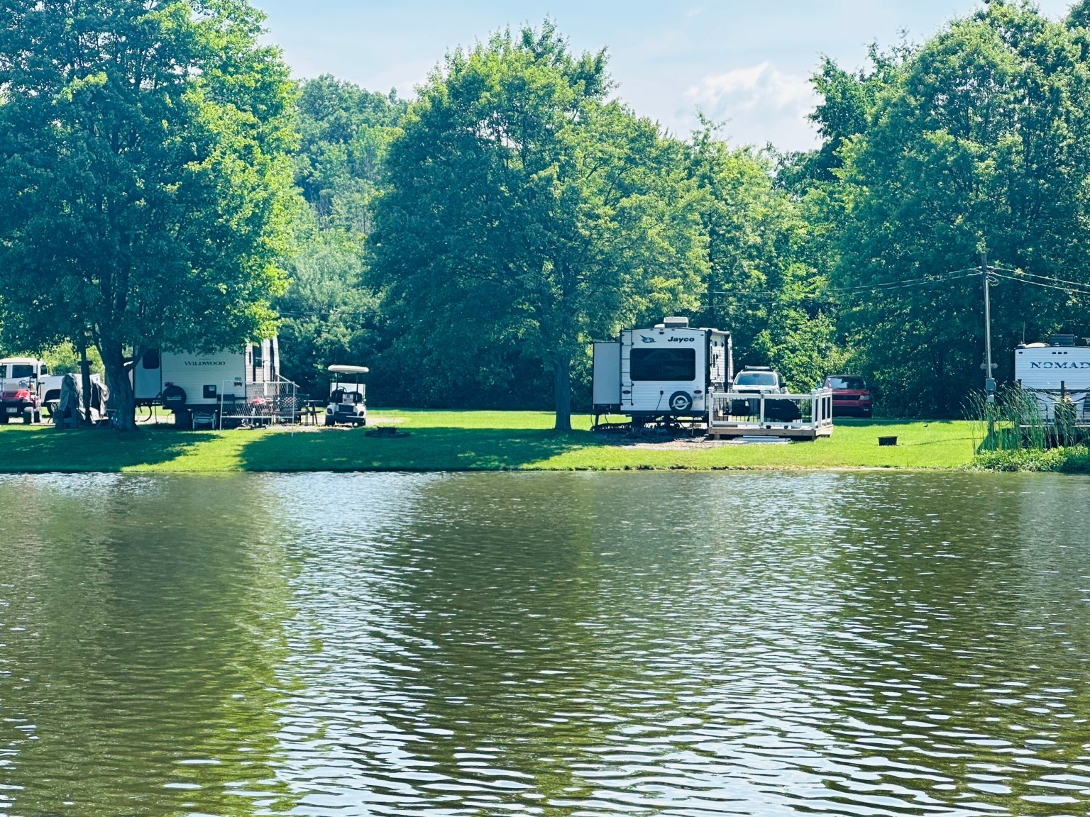 Lakefront RV sites at Ridge Ranch Campground